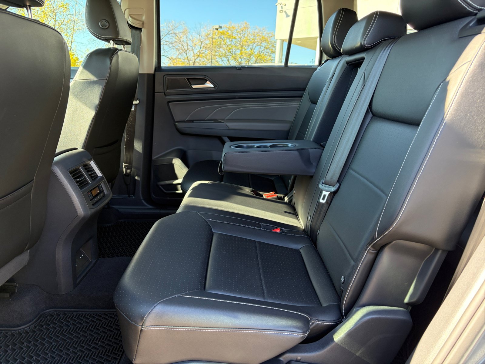 Used 2023 Volkswagen Atlas SE w/ Panoramic Sunroof Package AWD/4WD image 17