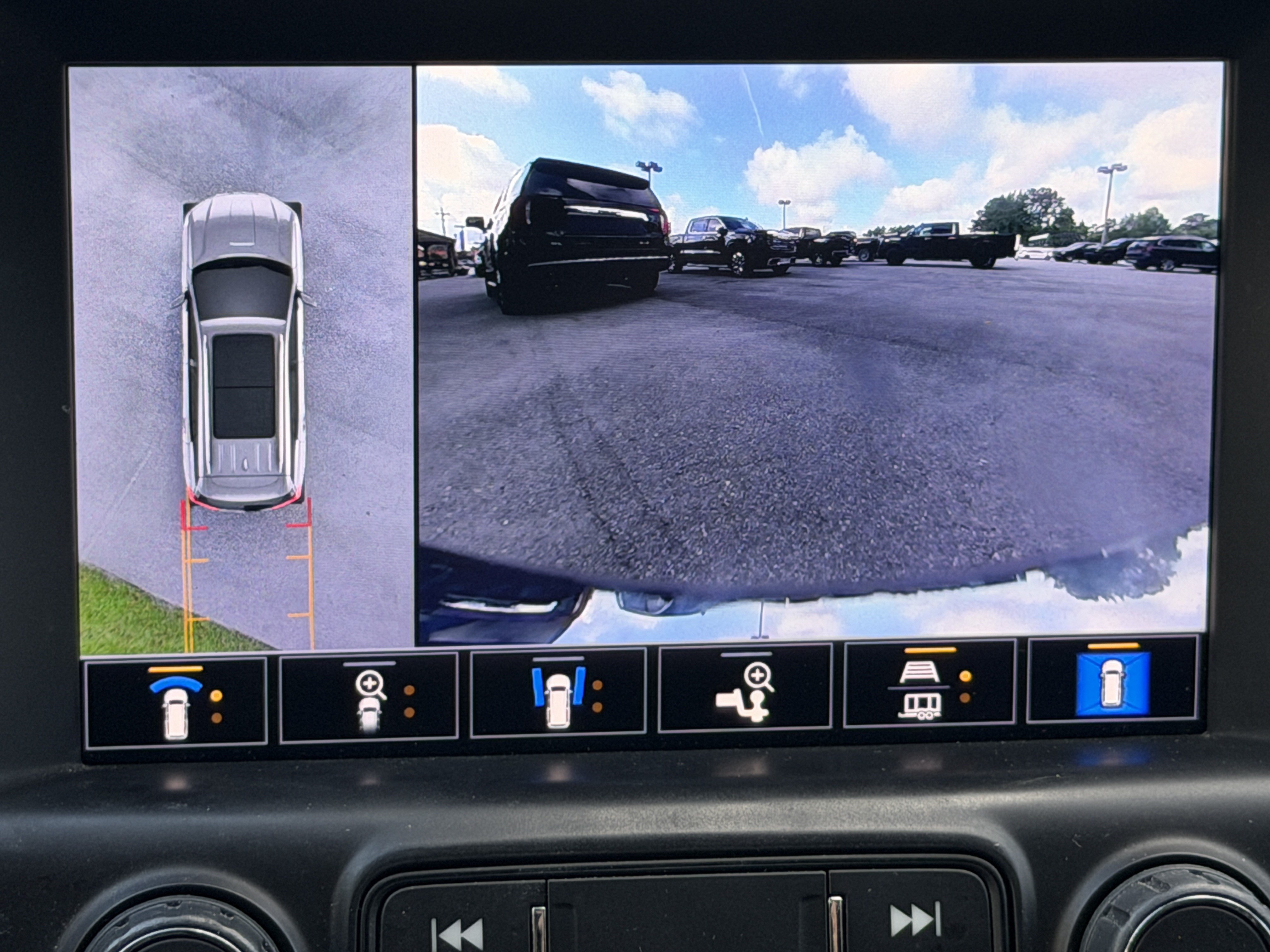 Used 2022 GMC Terrain SLT w/ Tech Package FWD image 12