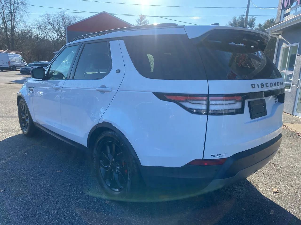 Used 2018 Land Rover Discovery SE image 8