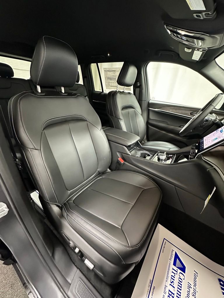 New 2025 Jeep Grand Cherokee Limited w/ Trailer Tow Package image 23