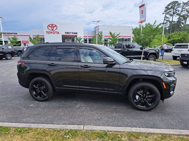 Used 2024 Jeep Grand Cherokee Limited w/ Luxury Tech Group II image 6