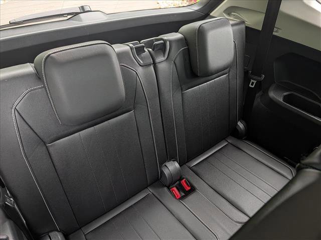 Used 2023 Volkswagen Tiguan SE w/ Panoramic Sunroof Package FWD image 17