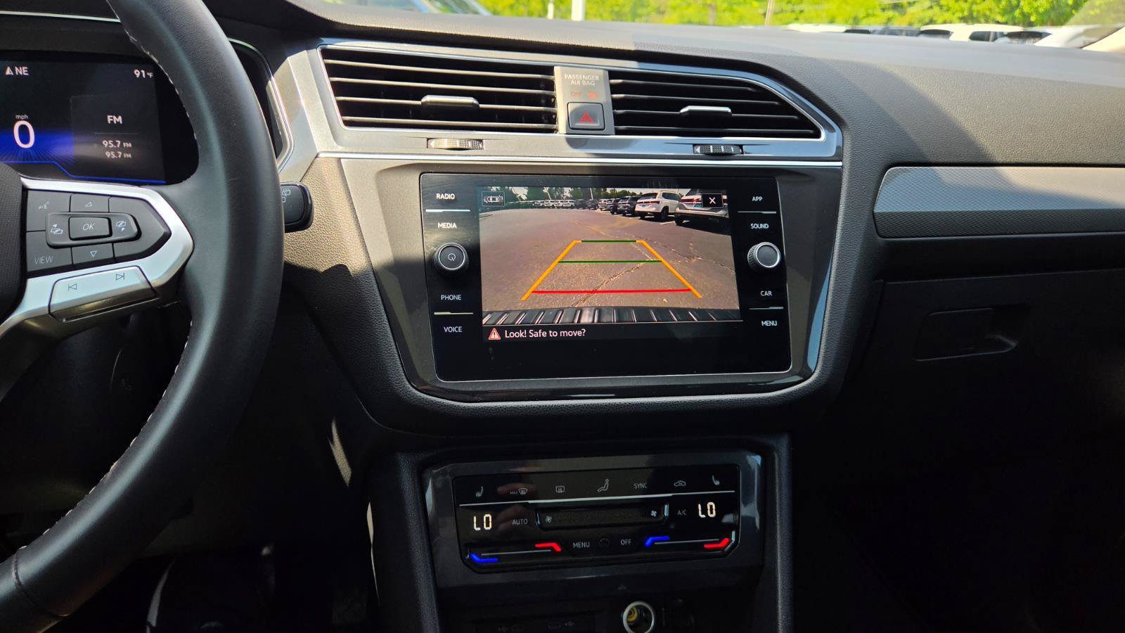 Certified 2023 Volkswagen Tiguan SE w/ Panoramic Sunroof Package FWD image 30