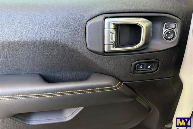 Used 2026 Jeep Wrangler Unlimited Sahara AWD/4WD image 11