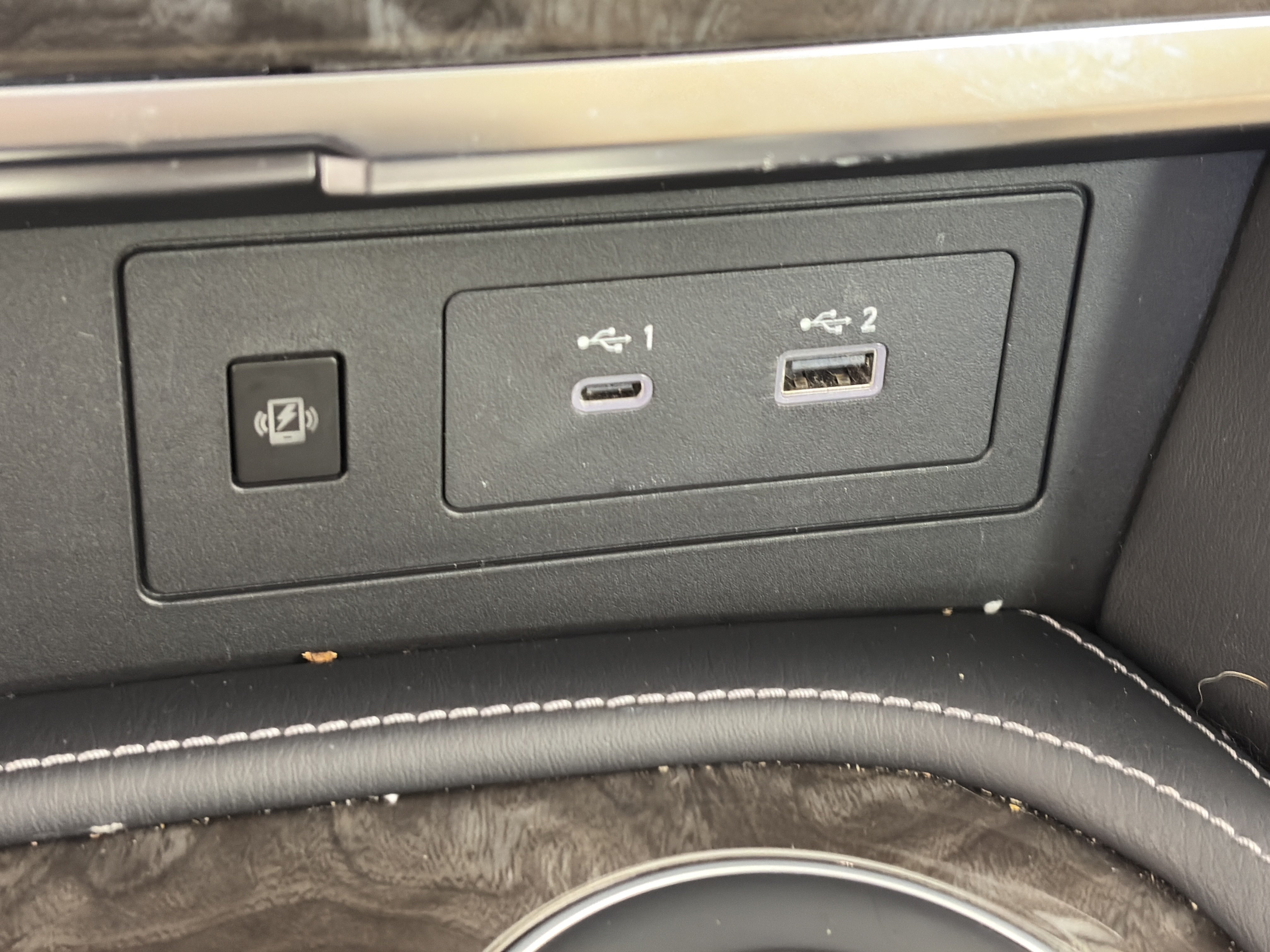 Used 2024 Nissan Armada Platinum w/ Captain's Chairs Package RWD image 30