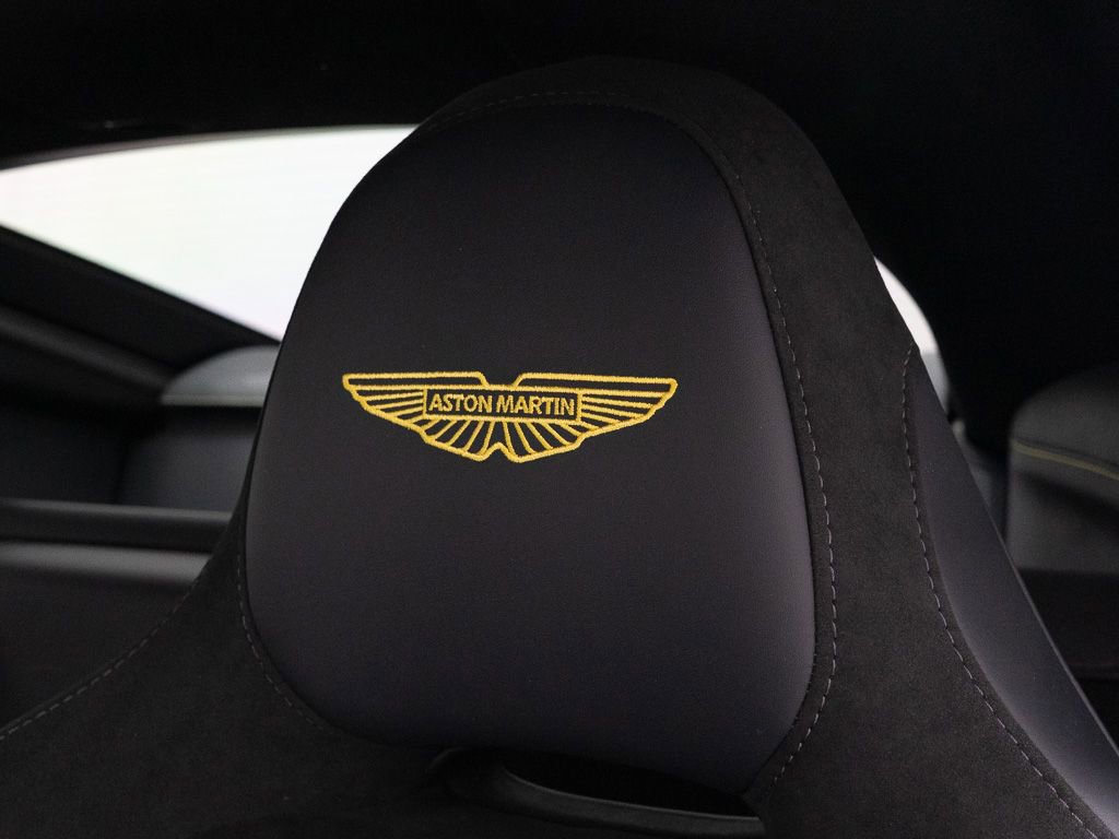 Used 2025 Aston Martin V8 Vantage Coupe image 17