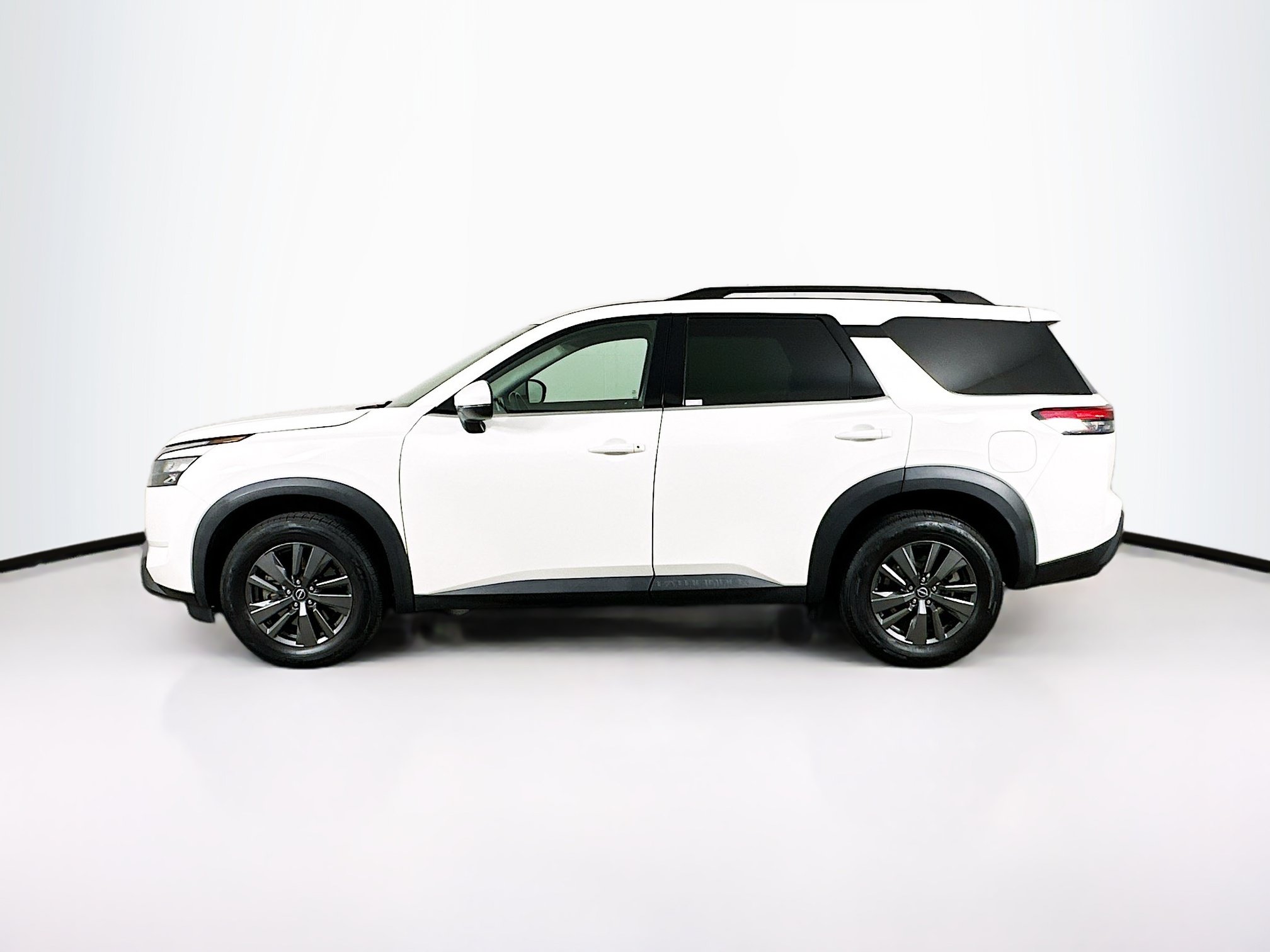 Used 2023 Nissan Pathfinder SV AWD/4WD image 4