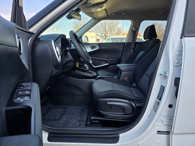 Used 2024 Kia Soul LX w/ Option Group 015 image 19