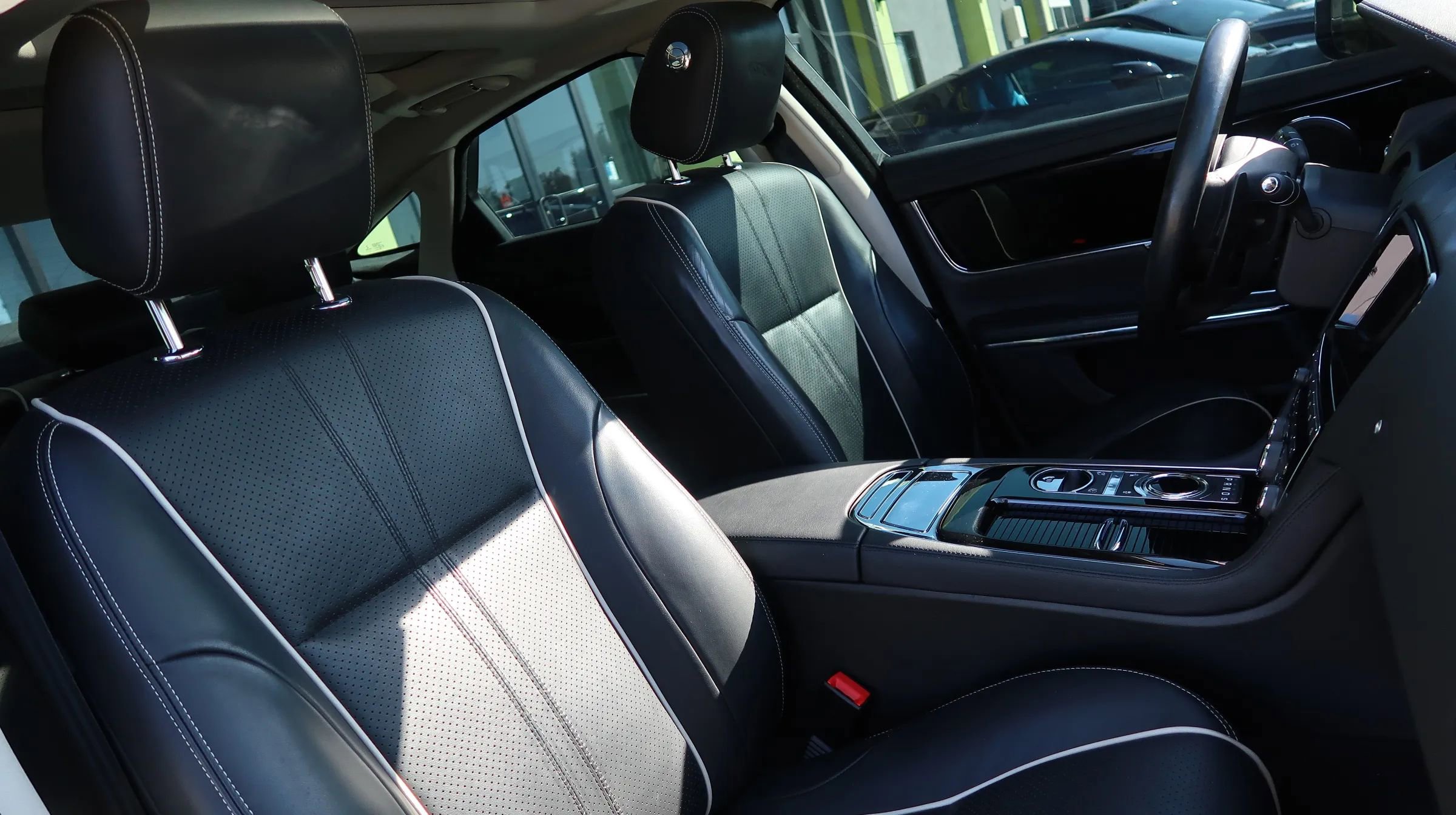 Used 2019 Jaguar XJ R-Sport image 23