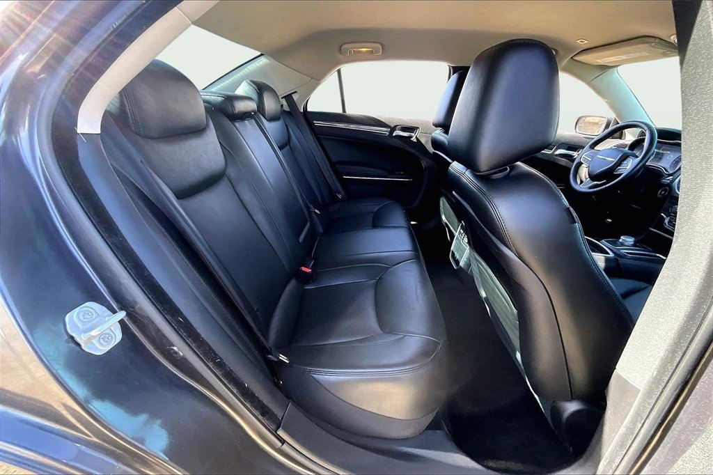 Used 2021 Chrysler 300 Touring L image 29