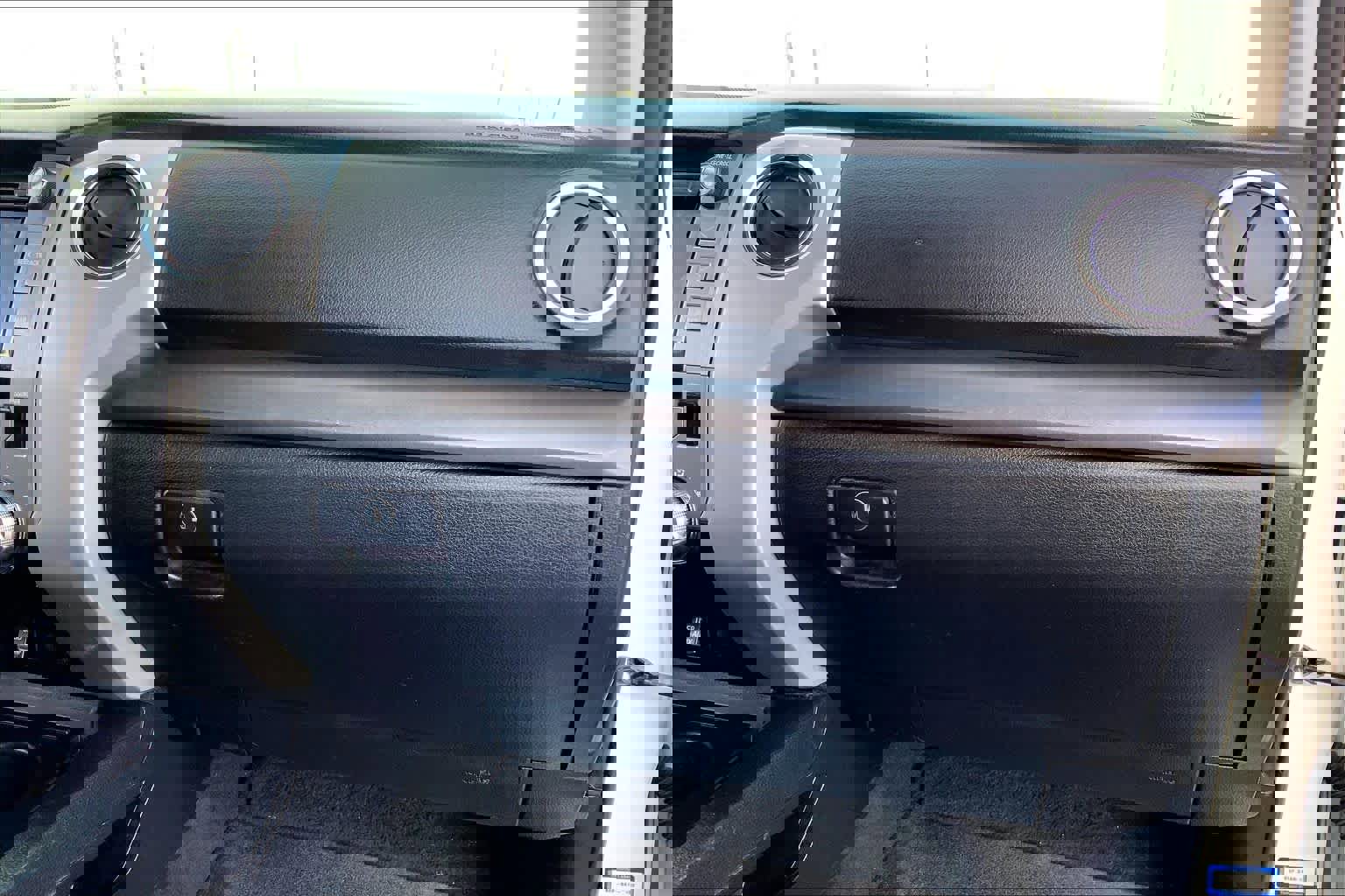 Used 2015 Toyota Tundra SR5 w/ SR5 Upgrade Package image 17