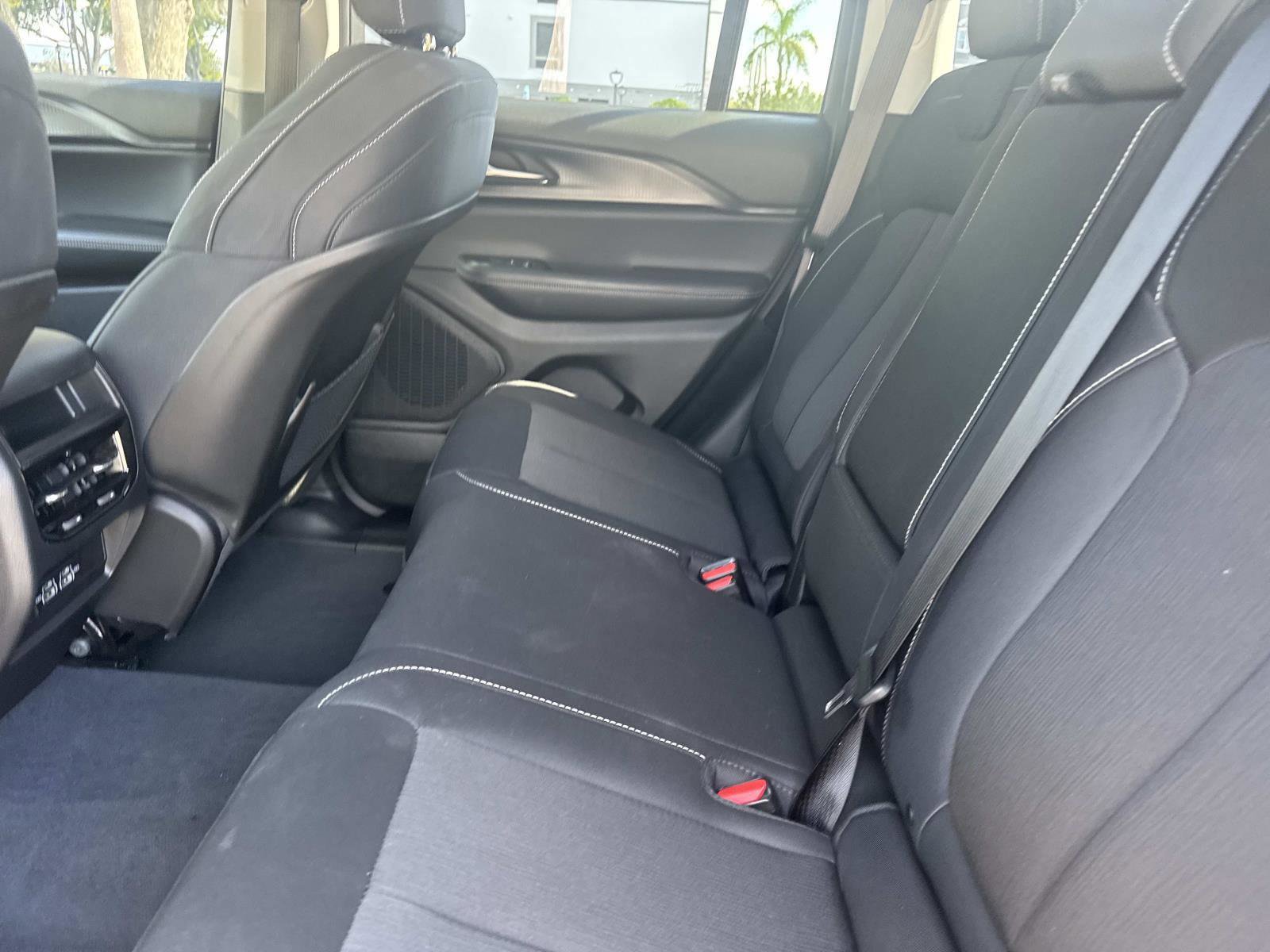 Used 2023 Jeep Grand Cherokee Laredo image 13