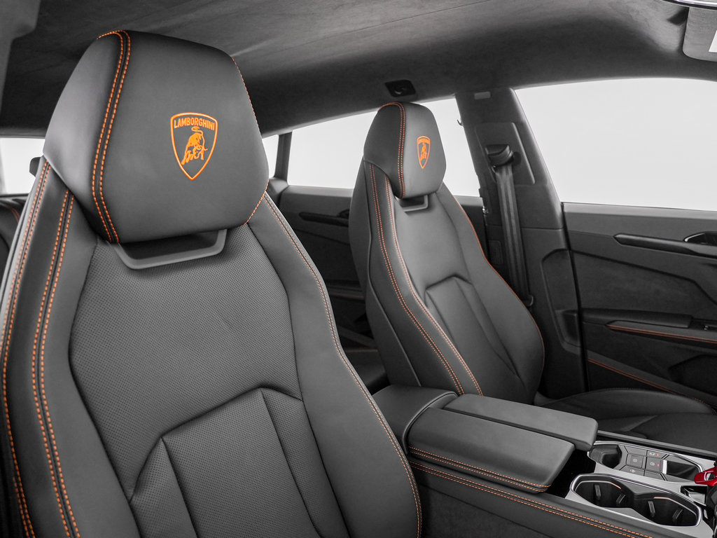 Used 2025 Lamborghini Urus SE AWD/4WD image 28