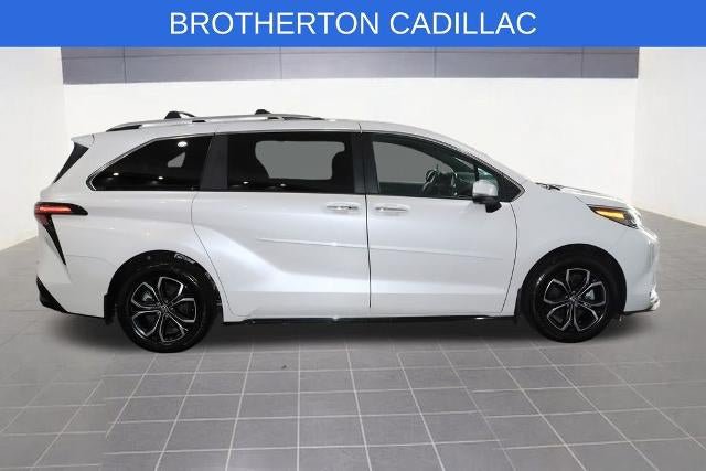 Used 2025 Toyota Sienna Platinum AWD/4WD image 9