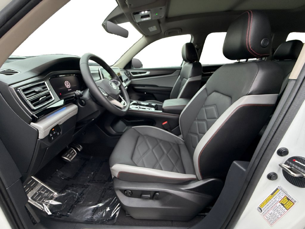 Used 2024 Volkswagen Atlas Peak Edition SE AWD/4WD image 9