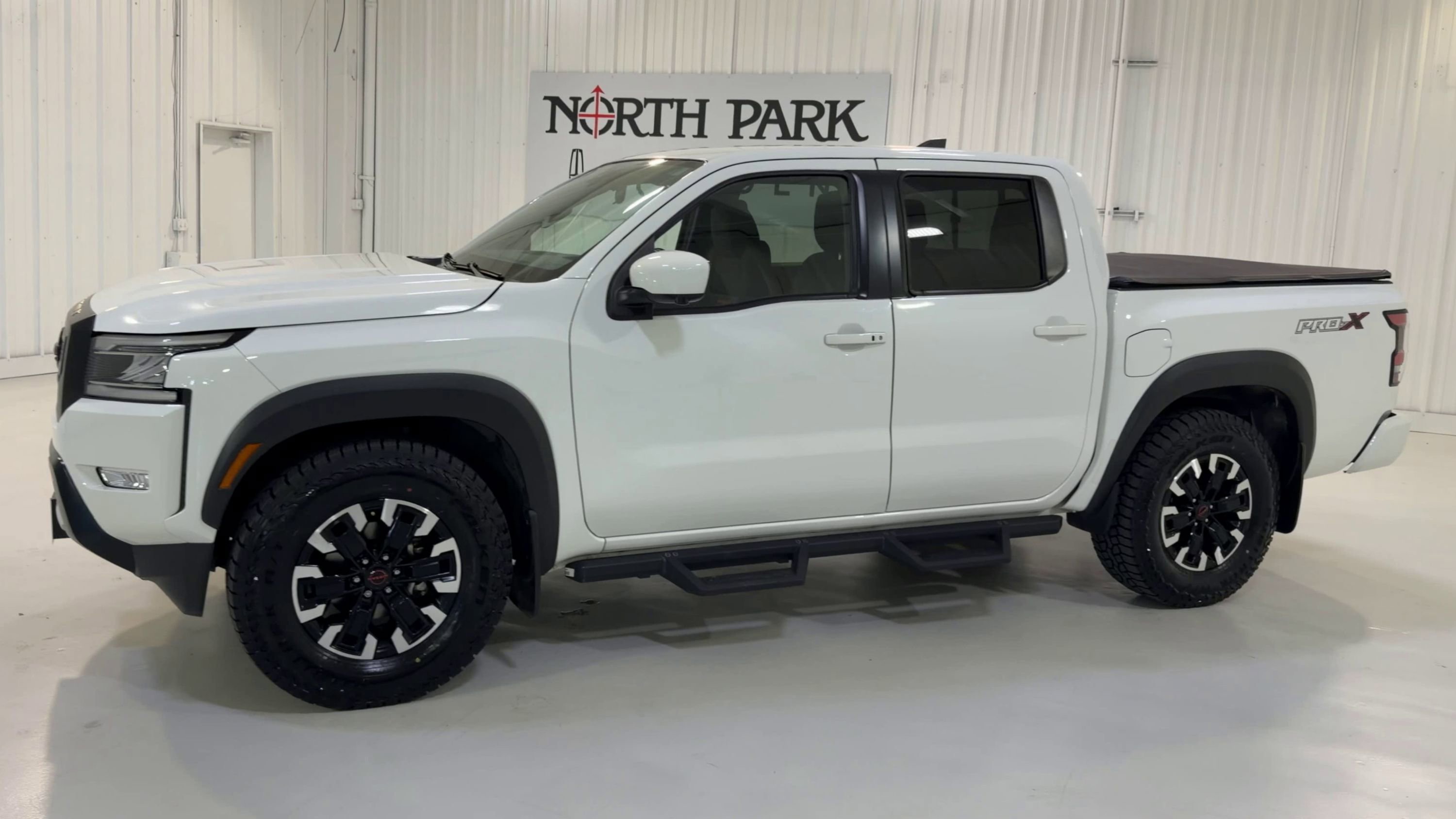 Used 2022 Nissan Frontier Pro-X RWD image 6