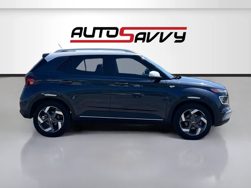 Used 2024 Hyundai Venue Limited FWD image 8