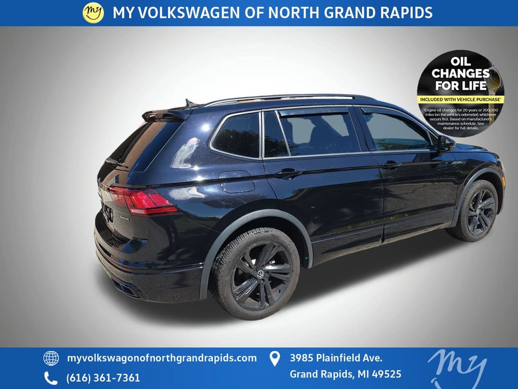 Used 2024 Volkswagen Tiguan SE R-Line AWD/4WD image 8