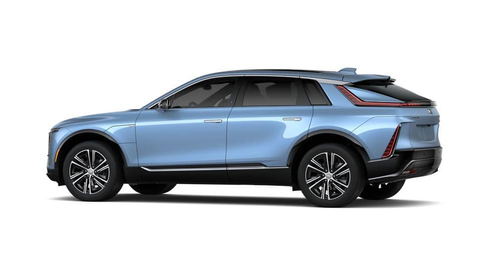 New 2027 Cadillac Lyriq Luxury w/ LPO, Floor Liner Package AWD/4WD image 30