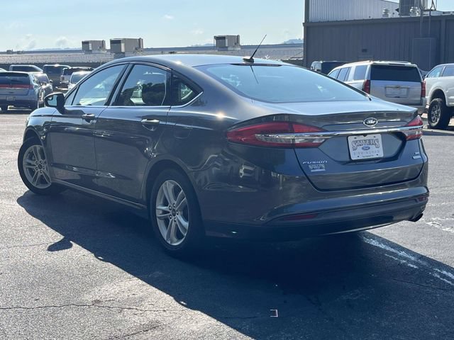 Used 2018 Ford Fusion SE w/ Fusion SE Technology Package FWD image 6