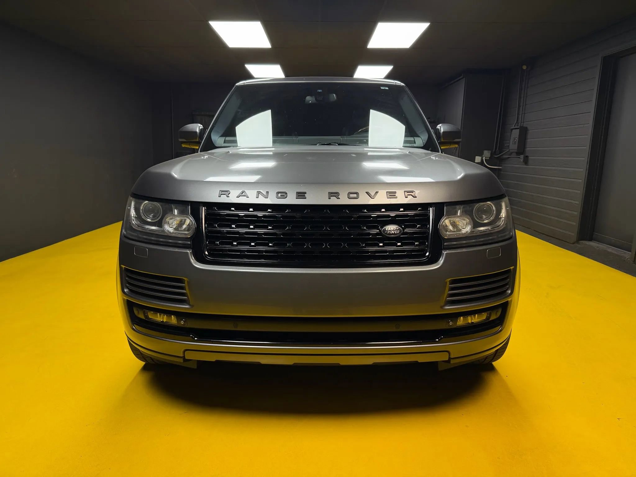 Used 2014 Land Rover Range Rover Supercharged image 2