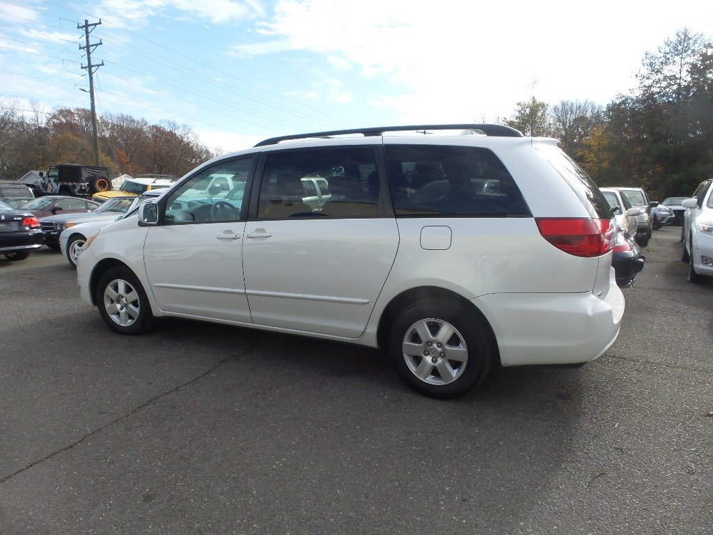 Used 2005 Toyota Sienna XLE FWD image 3