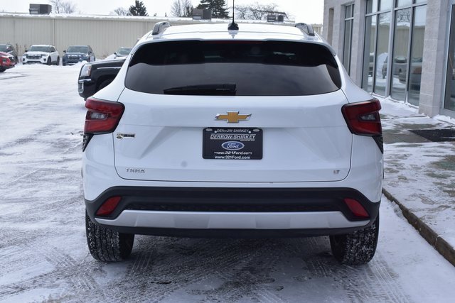 Used 2025 Chevrolet Trax LT w/ LT Convenience Package image 5