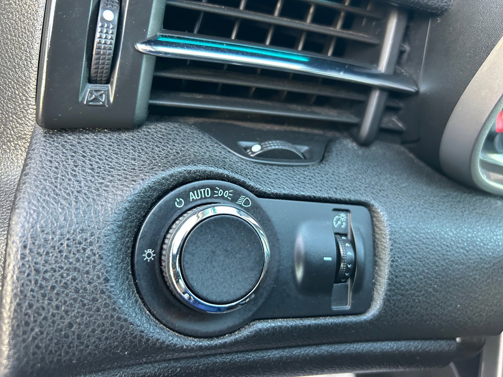 Used 2014 Chevrolet Malibu LT w/ Power Convenience Package image 24