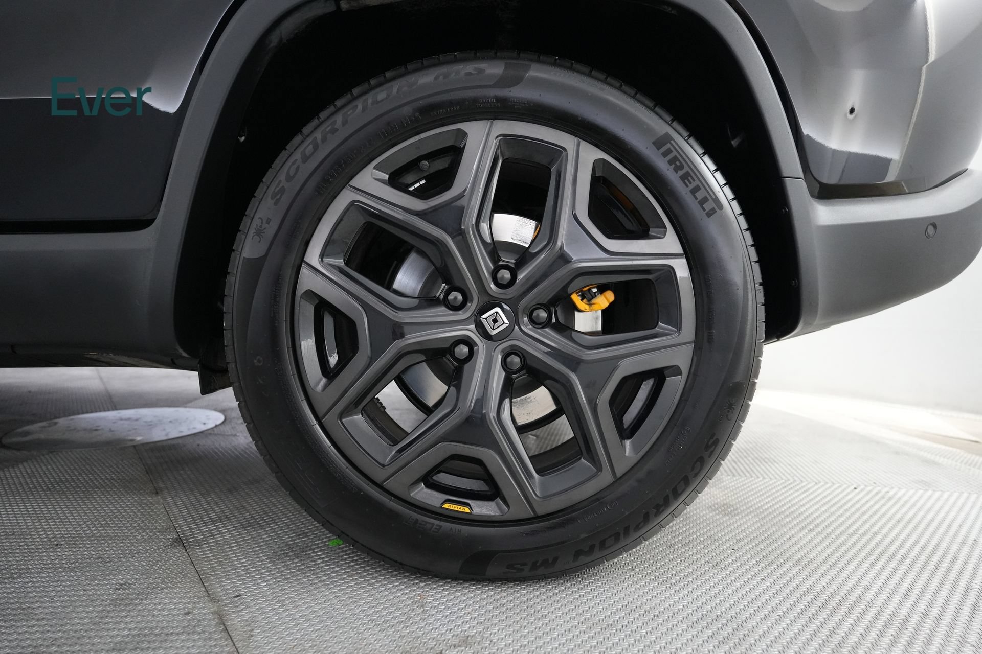 Used 2025 Rivian R1S Premium AWD/4WD image 20