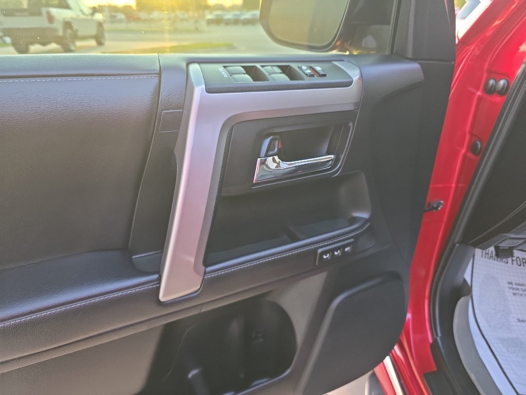 Used 2020 Toyota 4Runner Limited AWD/4WD image 14