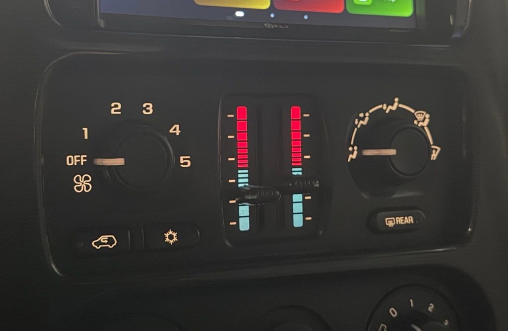 Used 2002 GMC Envoy SLE image 19