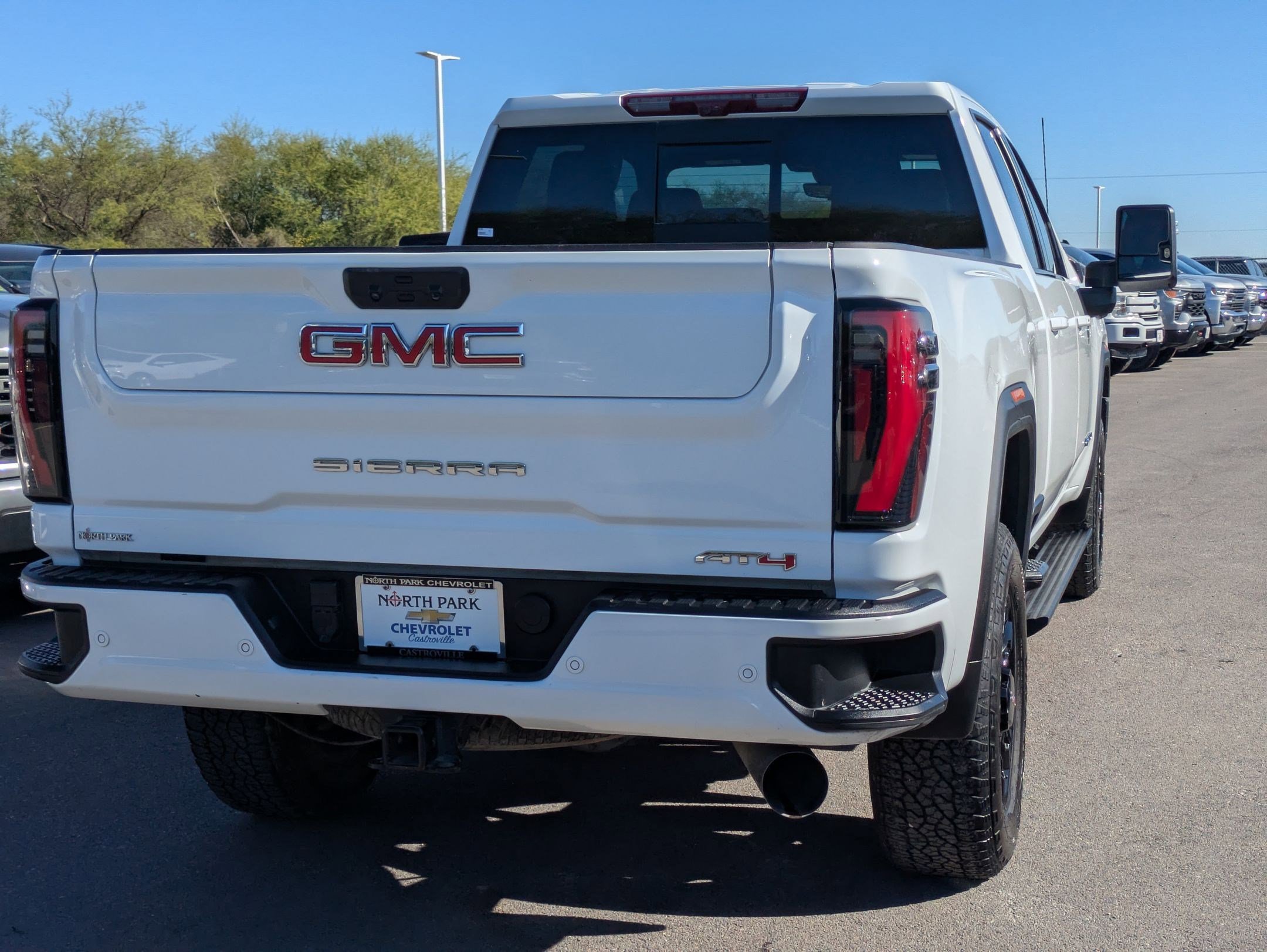 Used 2024 GMC Sierra 2500 AT4 w/ AT4 Premium Plus Package image 3