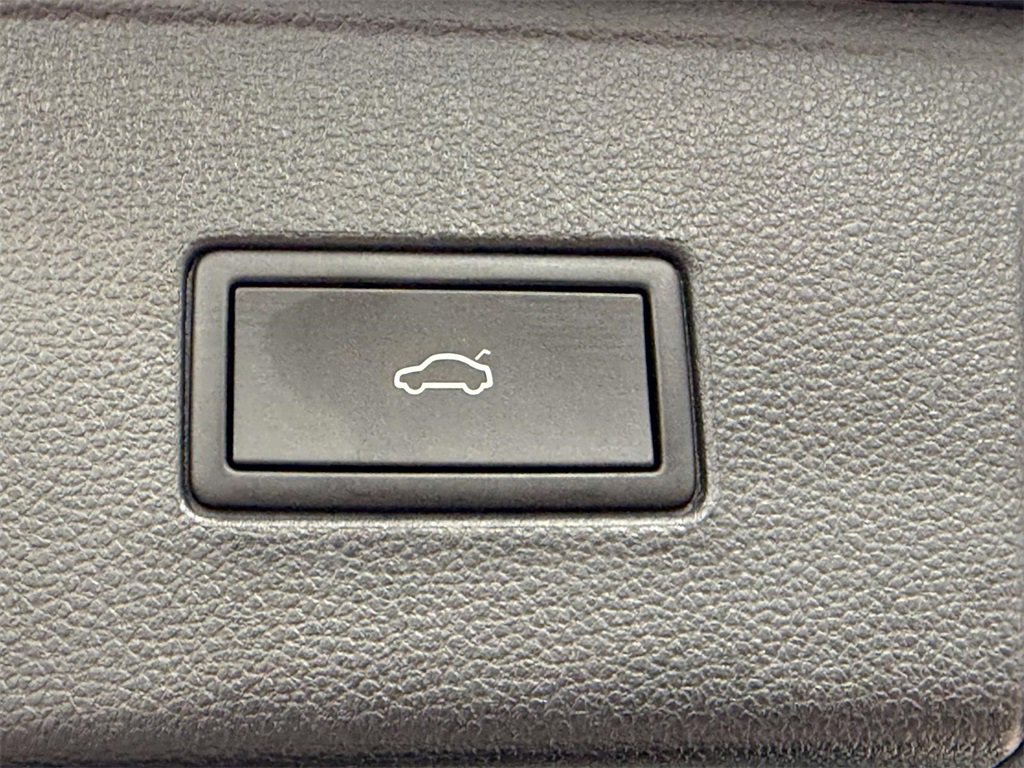 Used 2022 Volkswagen Atlas SEL Premium image 9