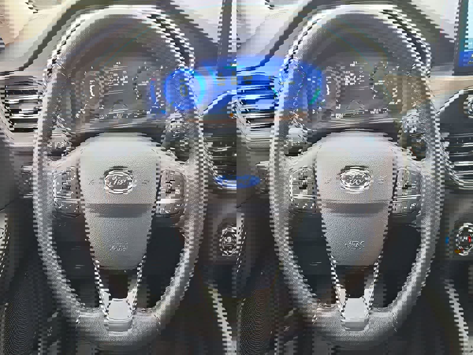 Used 2020 Ford Escape Titanium image 22