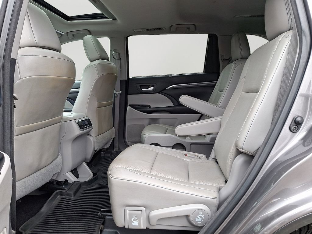 Used 2017 Toyota Highlander Limited image 8