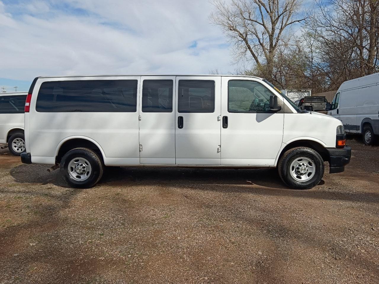 Used 2022 Chevrolet Express 3500 LS RWD image 4