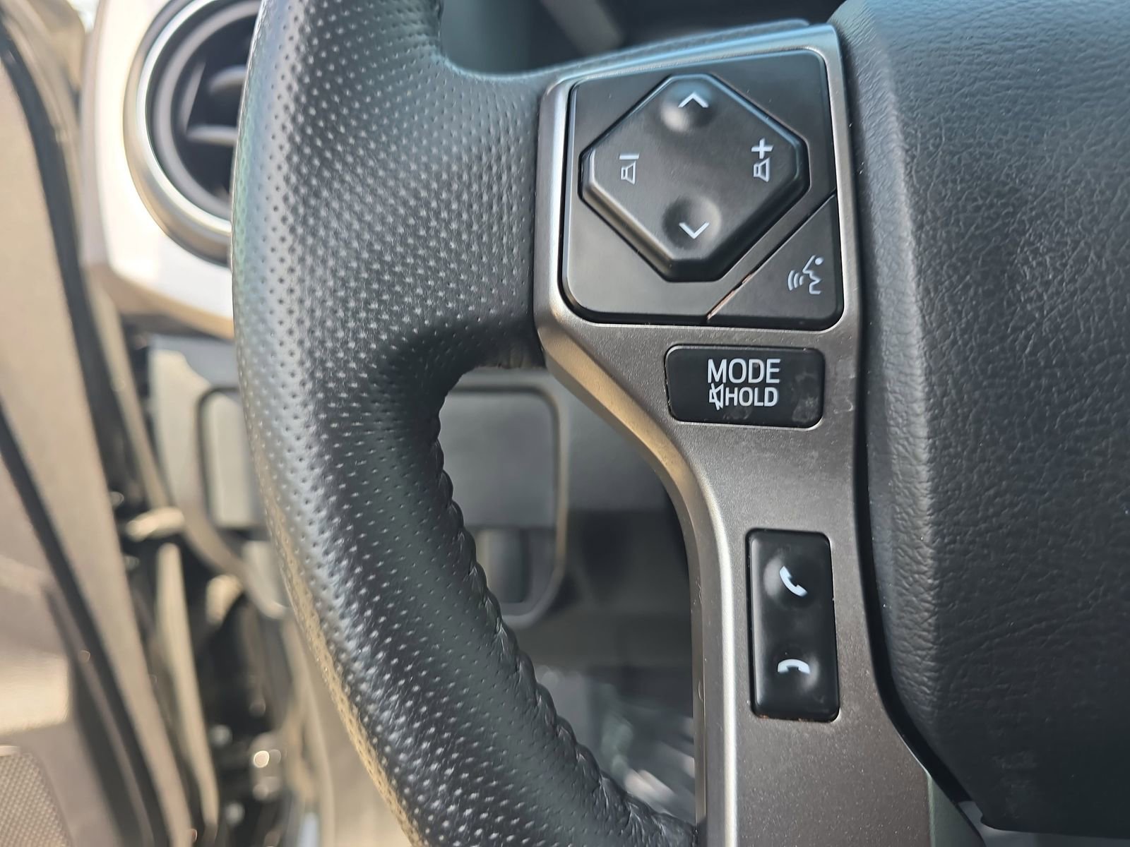 Used 2023 Toyota Tacoma SR5 AWD/4WD image 16