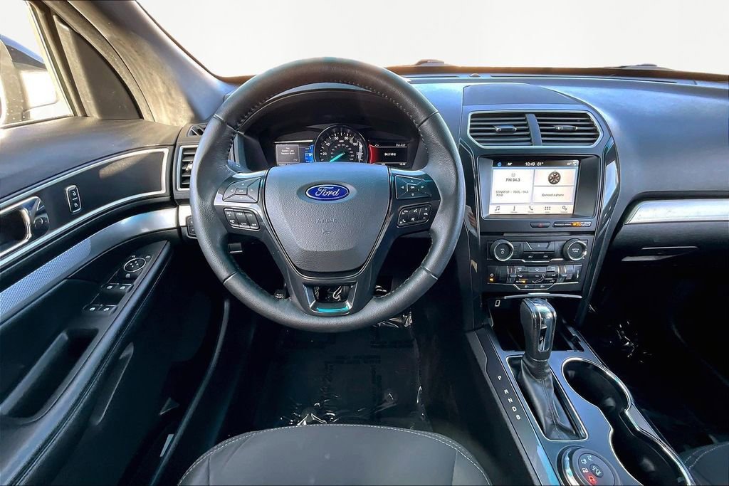 Used 2017 Ford Explorer XLT w/ Equipment Group 201A image 5