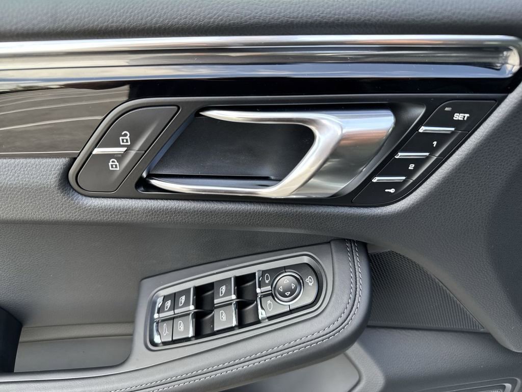 Certified 2026 Porsche Macan image 9