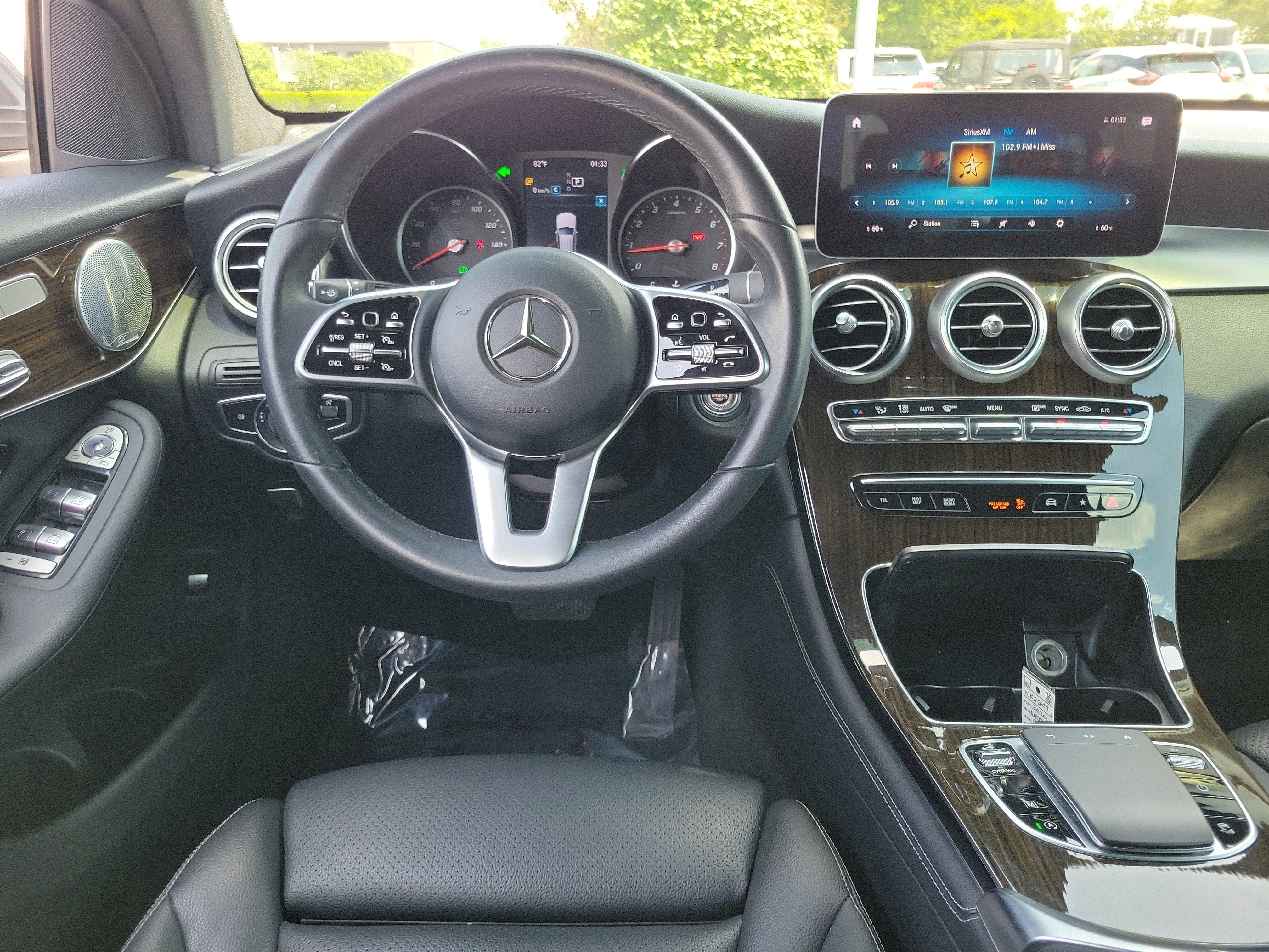 Used 2020 Mercedes-Benz GLC 300 w/ Premium Package image 10
