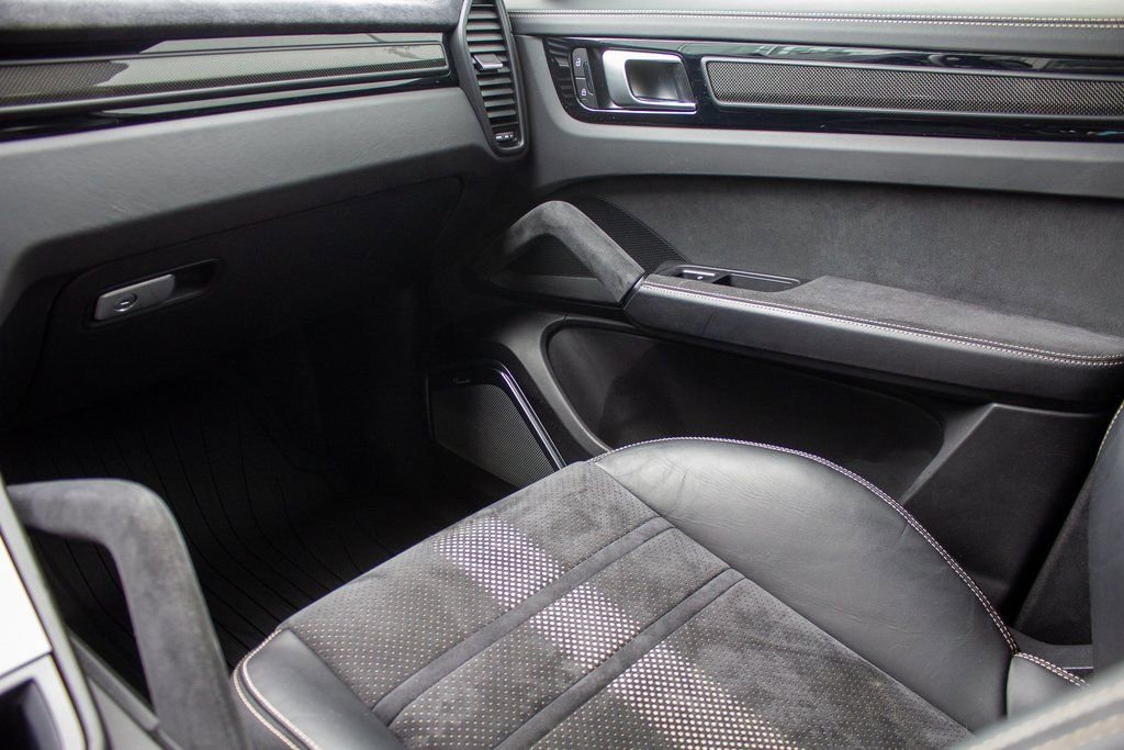 Used 2023 Porsche Cayenne Turbo GT AWD/4WD image 20