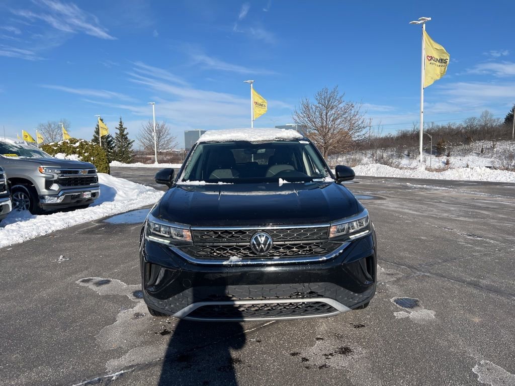 Used 2024 Volkswagen Taos SE image 2