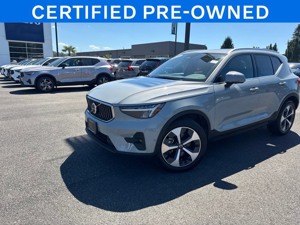 Certified 2025 Volvo XC40 B5 Plus AWD/4WD image 1