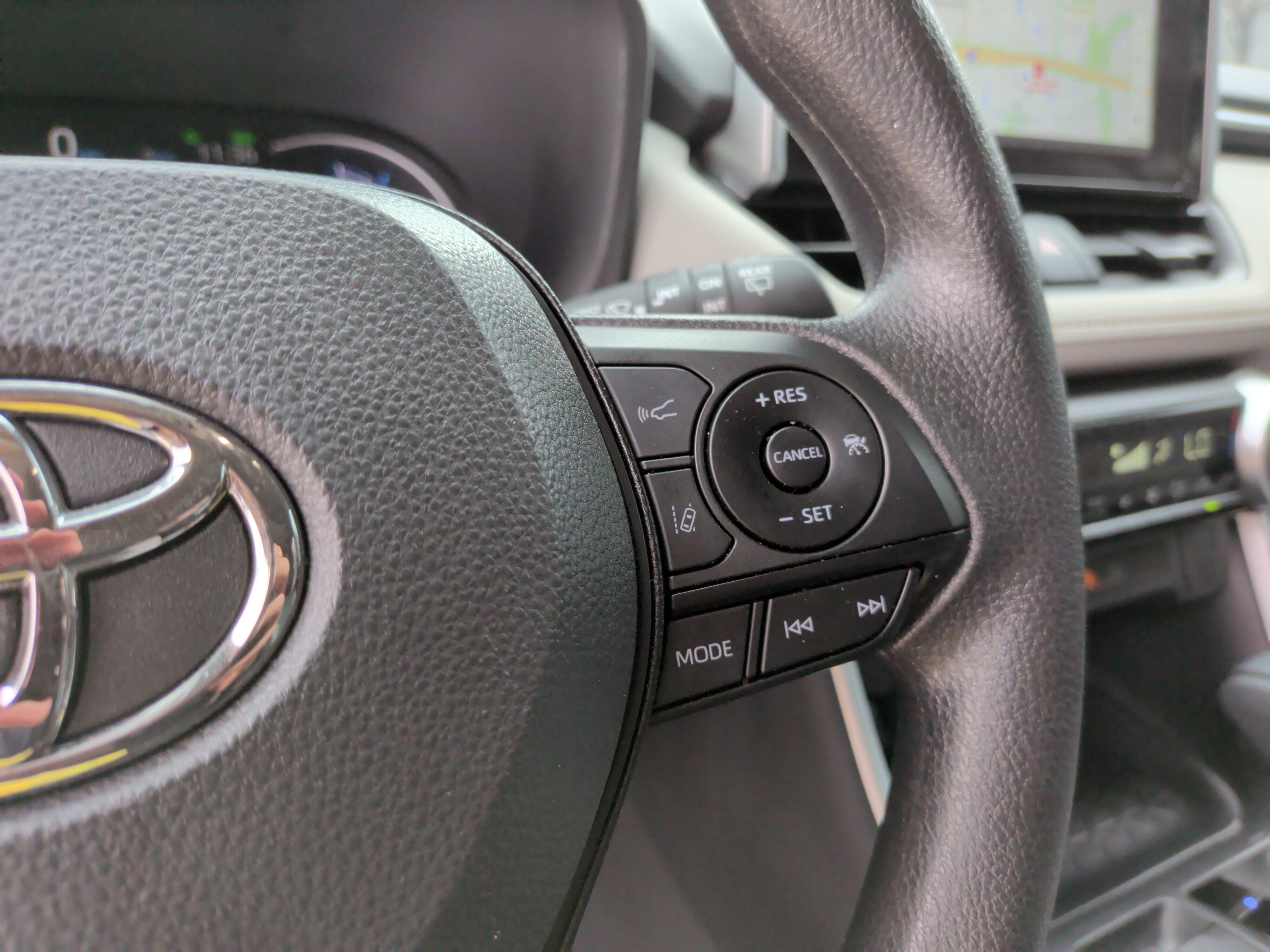 Used 2025 Toyota RAV4 XLE w/ Convenience Package image 19