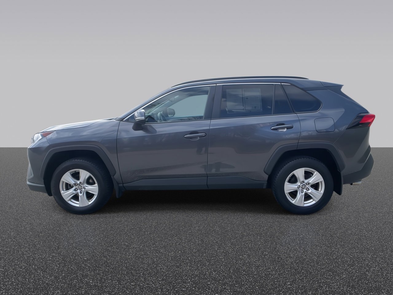 Used 2021 Toyota RAV4 XLE w/ Convenience Package image 6