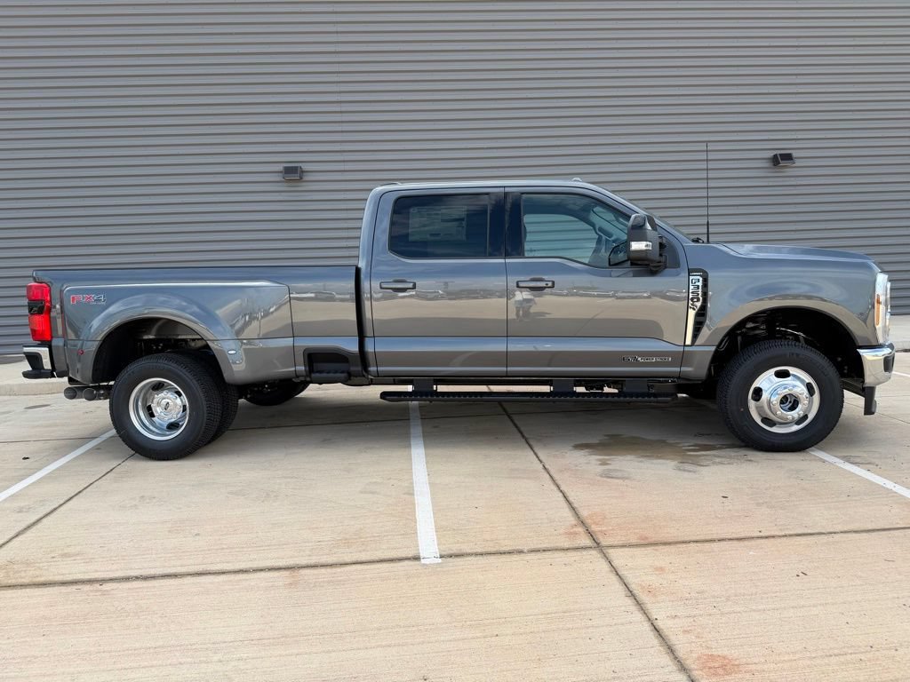 New 2026 Ford F350 Lariat w/ Lariat Premium Package AWD/4WD image 2