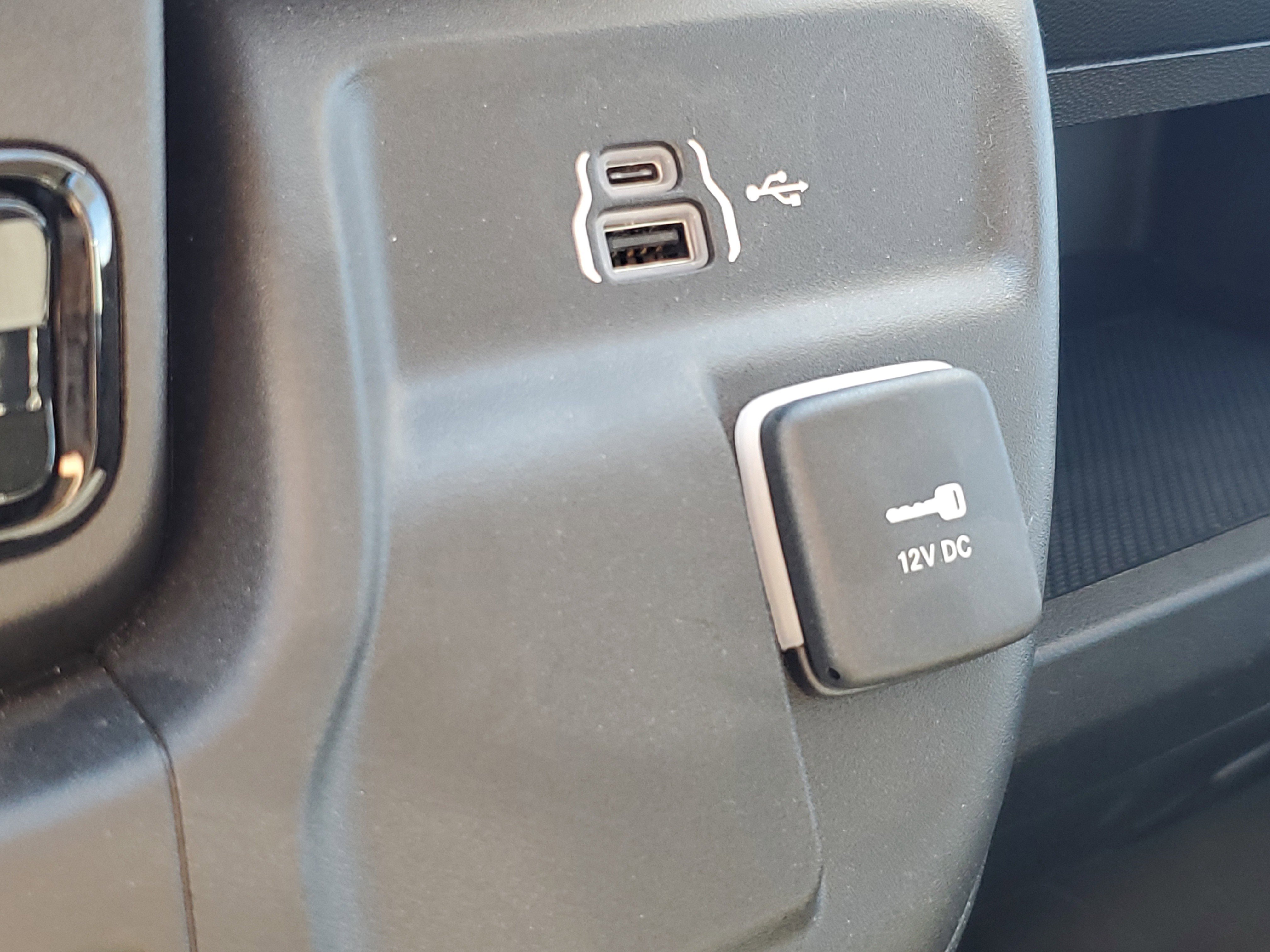 Used 2025 RAM ProMaster 2500 w/ Convenience Group image 18