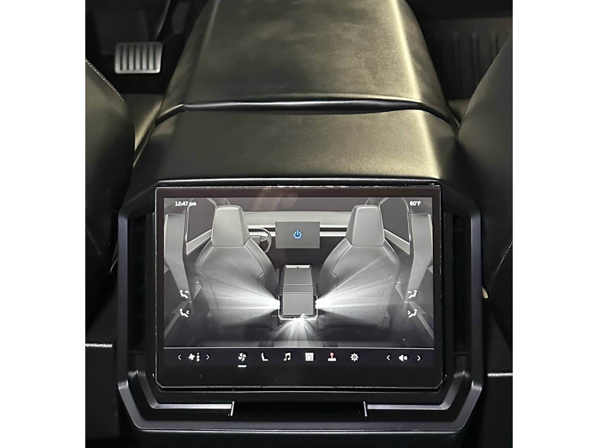Used 2024 Tesla Cybertruck AWD Crew Cab image 32