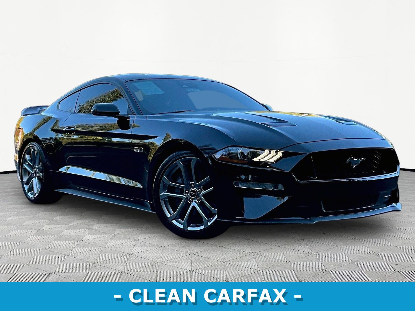 Used 2022 Ford Mustang GT Premium w/ Equipment Group 401A RWD image 3