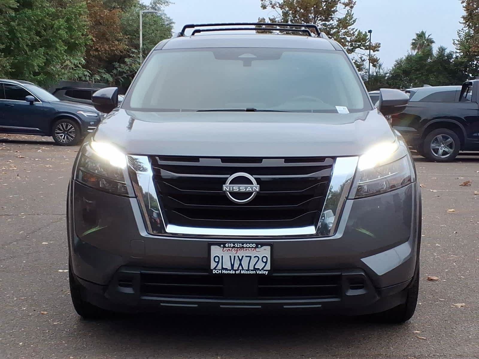 Used 2024 Nissan Pathfinder SV w/ SV Premium Package FWD image 2